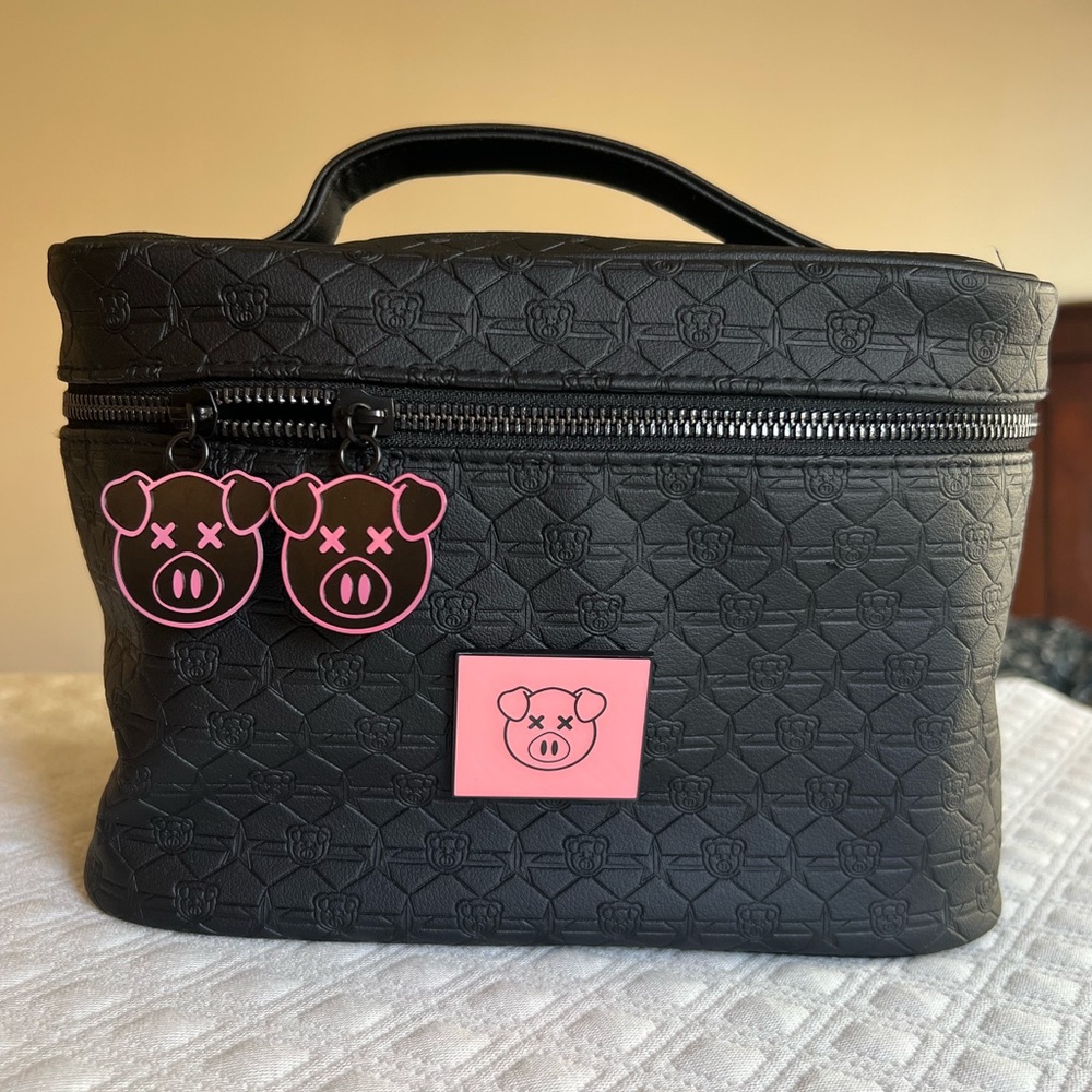 Shane Dawson Beauty PIG MERCH black train case new no tags been in storage